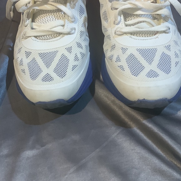 Women’s athletic shoes - Picture 4 of 5